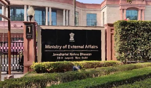 India and Pakistan Exchange Lists of Prisoners