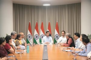 কেন্দ্রীয় মন্ত্রী প্রহ্লাদ জোশী আজ  শিক্ষামন্ত্রীর দায়িত্ব গ্রহণ করেছেন।