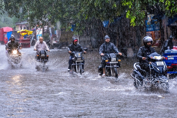 IMD predicts extremely heavy rainfall over Gujarat and Madhya Maharashtra