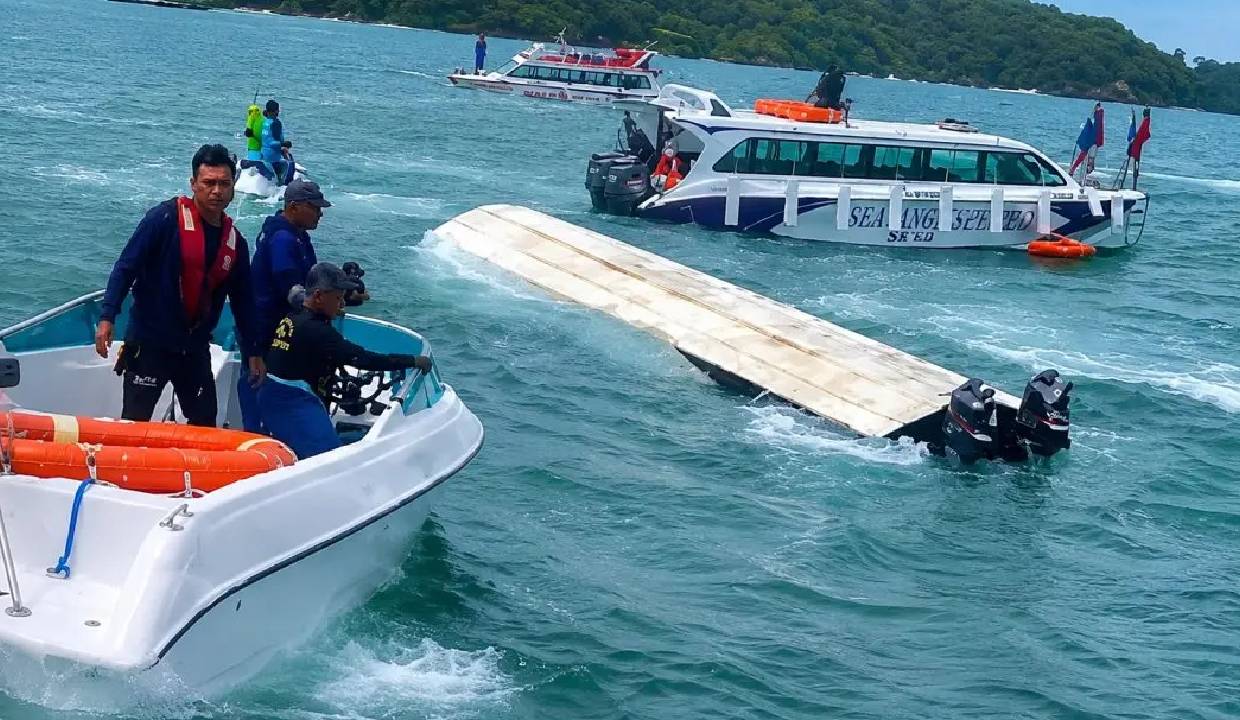 ভিয়েটনামৰ ফু-কুৱ’ক দ্বীপত কেইবাগৰাকীও ভাৰতীয় পৰ্যটকক কঢ়িয়াই নিয়া এখন নাও দুৰ্ঘটনাত পতিত হোৱাৰ ফলত ১৫ জন লোকৰ মৃত্যু