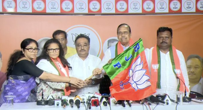 তৃণমূল কংগ্রেসের রাজ্যসভার তিন প্রাক্তন সাংসদ সুখেন্দুশেখর রায়, সুস্মিতা দেব এবং প্রকাশ চিক বরাইক বিজেপিতে যোগদান করেছেন।
