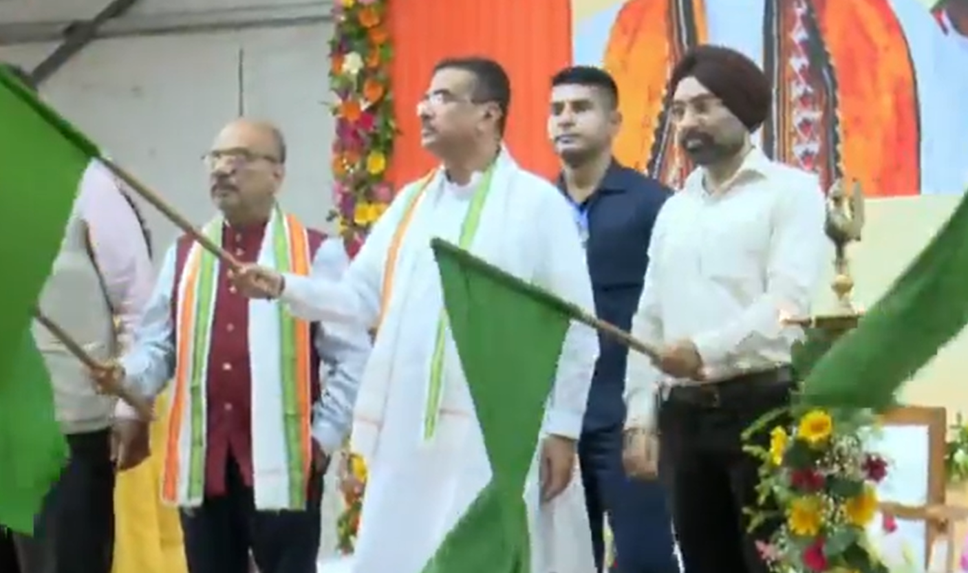 কলকাতার কসবায় আজ শহরের বিভিন্ন রুটে মোট ৫০ টি AC বাসের যাত্রার সূচনা করে মুখ্যমন্ত্রী শুভেন্দু অধিকারী
