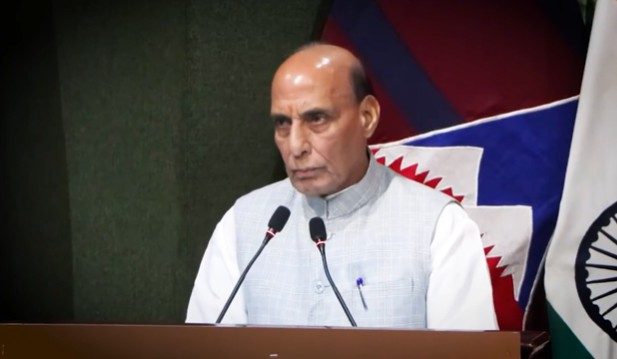 रक्षा मंत्री राजनाथ सिंह ने कहा – सरकार यह सुनिश्चित कर रही है कि विकास और राष्ट्रीय सुरक्षा में प्रगति एक दिशा में आगे बढें