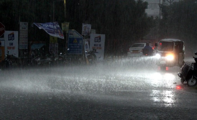 उत्तराखंड में बारिश का सिलसिला जारी, यातायात प्रभावित
