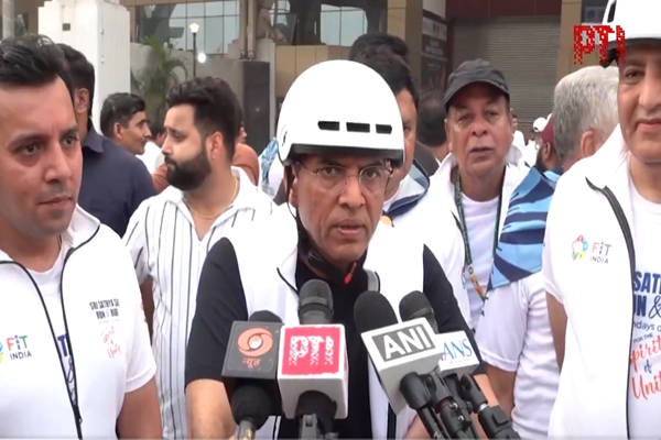 Union Sports Minister participates in cycling event to promote Fit India movement