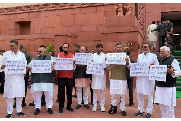 BJP MPs protest over alleged JPSC paper leak, demand CBI probe