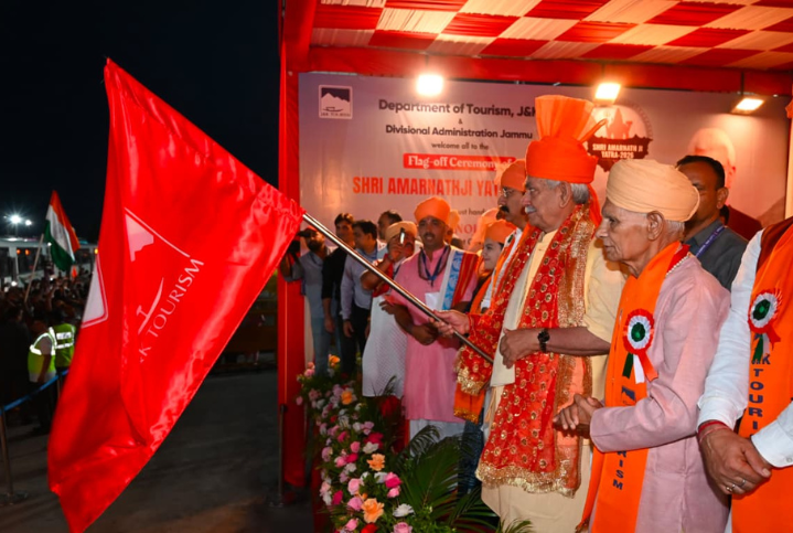 অমৰনাথ যাত্ৰীৰ প্ৰথমটো দলৰ যাত্ৰাৰ আজি পুৱা শুভাৰম্ভ