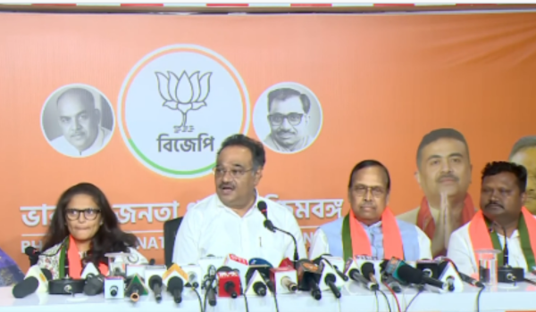 पश्चिम बंगाल में टीएमसी के तीन सांसद भाजपा में शामिल हुए