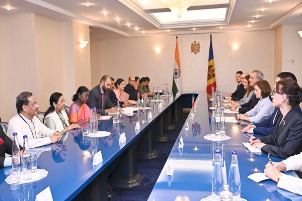 President Droupadi Murmu and Moldovan President Maia Sandu today agreed to further strengthen bilateral news image