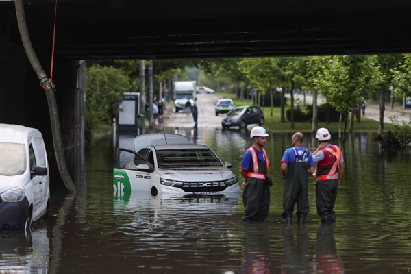 Romania: Powerful storm kills one, causes widespread damage in Bucharest
