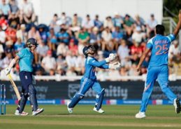 Host England beat India by 4 wickets in second ODI to level 3-match series 1-1