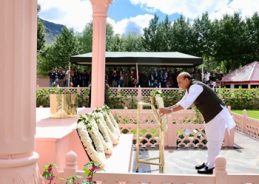 Kargil Vijay Diwas: President Droupadi Murmu, Vice Prez & PM pay tributes to brave soldiers