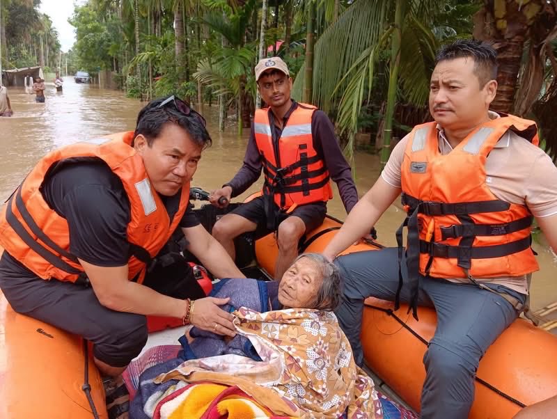 নেৰানেপেৰা বৰষুণৰ ফলত ৰাজ্যৰ কেইবাখনো জিলাত জটিল বান পৰিস্থিতি