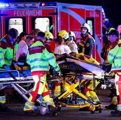 Germany: Van rams into Berlin Pride crowd, killing one and injuring 15