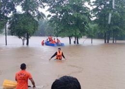 IMD issues red alert for extremely heavy rainfall over parts of Gujarat and Madhya Maharashtra for today