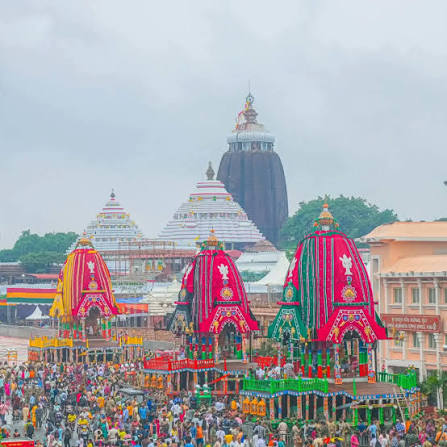ओडिशा: पुरी में भगवान जगन्नाथ, भगवान बलभद्र और देवी सुभद्रा के रथों पर अधरपणा अनुष्ठान संपन्न