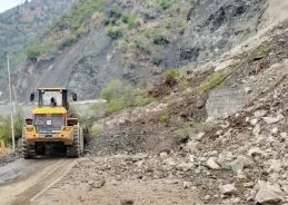 Fresh landslide disrupts traffic on Jammu-Srinagar highway in Udhampur
