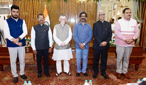 Jharkhand Governor Gangwar administers oath to four State Information Commissioners
