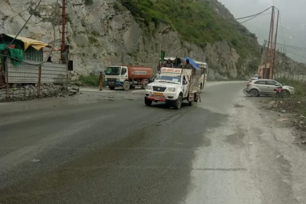Akashvani Jammu Correspondent reports that an order on the road closure was issued by the Additional news image