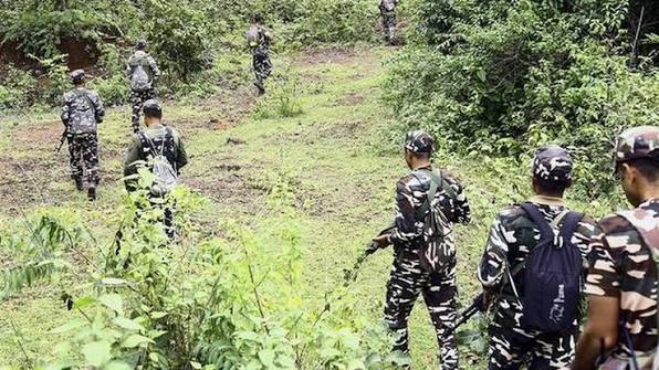 झारखंड में सुरक्षा बलों के सामने छह बड़े कमांडर सहित 16 माओवादियों ने आत्‍मसमर्पण किया