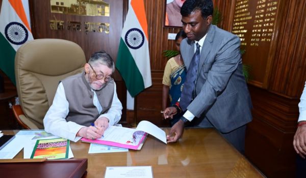 Jharkhand Governor fills Enumeration Form under Special Intensive Revision