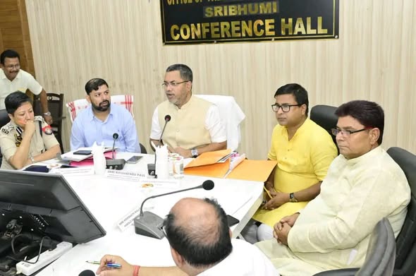 শ্রীভূমি জিলা আয়ুক্তৰ কাৰ্য্যালয়ত কৃষ্ণেন্দু পালৰ সভাপতিত্বত এখন গুৰুত্বপূৰ্ণ পৰ্য্যালোচনা বৈঠক অনুষ্ঠিত