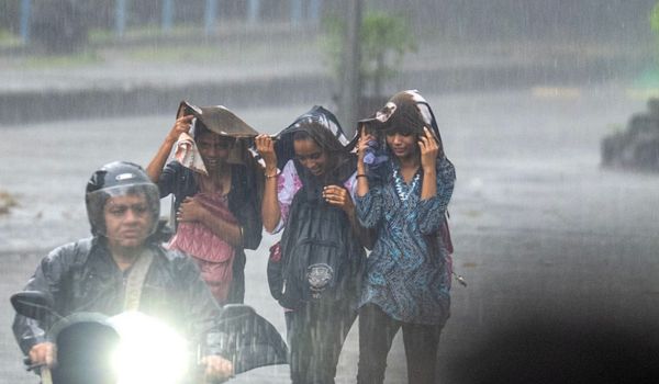 Maharashtra issues heavy rain alert for Mumbai, Thane and Palghar