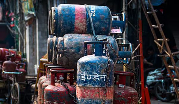 Oil marketing companies reduce price of 19-kg LPG cylinder by ₹183.50