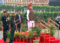 PM Modi hoists National Flag at Red Fort on 80th Independence Day