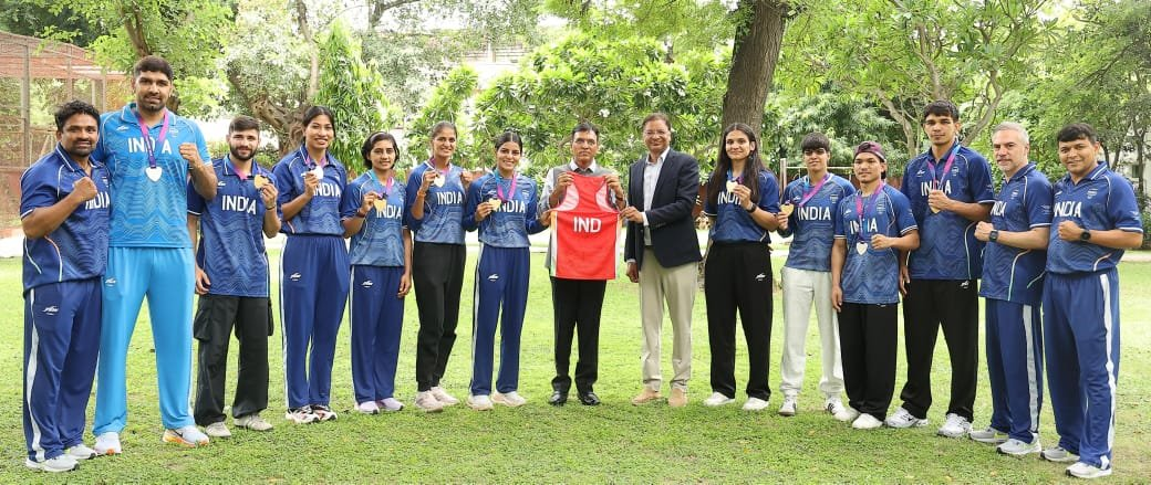 দিল্লীতে কেন্দ্রীয় যুব বিষয়ক ও ক্রীড়ামন্ত্রী ডাঃ মনসুখ মাণ্ডভিয়া গ্লাসগো কমনওয়েলথ গেমসে ক্রীড়াবিদদের সংবর্ধনা জানান।