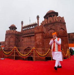 प्रधानमंत्री मोदी कल लाल किले से स्वतंत्रता दिवस समारोह की अगुवाई करेंगे