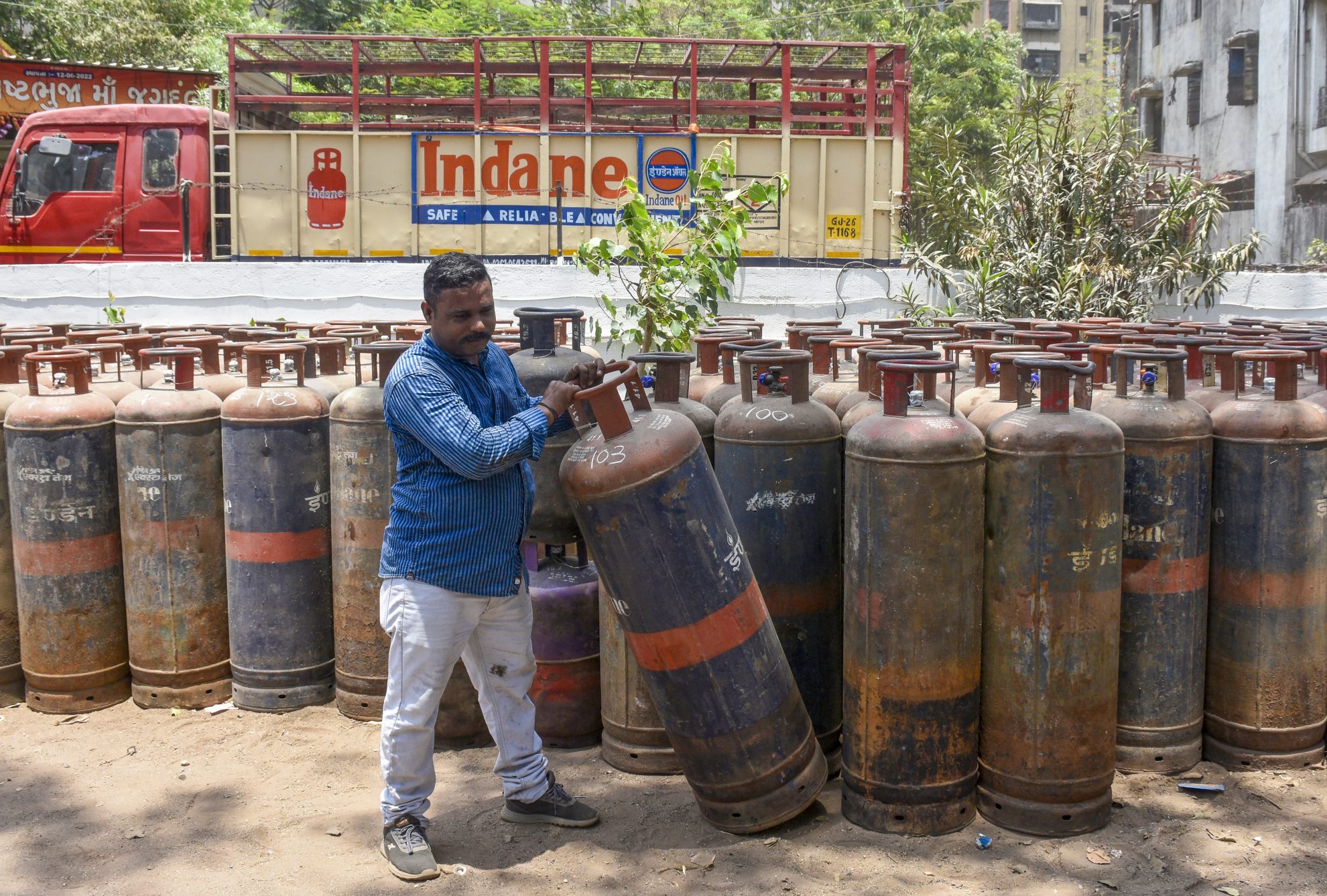વાણિજ્યિક LPG ગેસના ભાવમાં 200 રૂપિયાનો ઘટાડો-નવા ભાવ આજથી અમલમાં