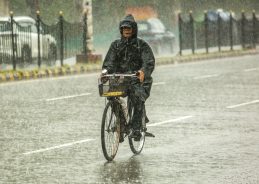 IMD issued Yellow alert for moderate to heavy rainfall for Delhi IMD issued Yellow alert for moderate to heavy rainfall for Delhi