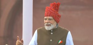 प्रधानमंत्री नरेंद्र मोदी ने लाल किले की प्राचीर से राष्ट्रीय ध्वज फहराया; कहा- 2047 तक विकसित भारत बनकर रहेगा