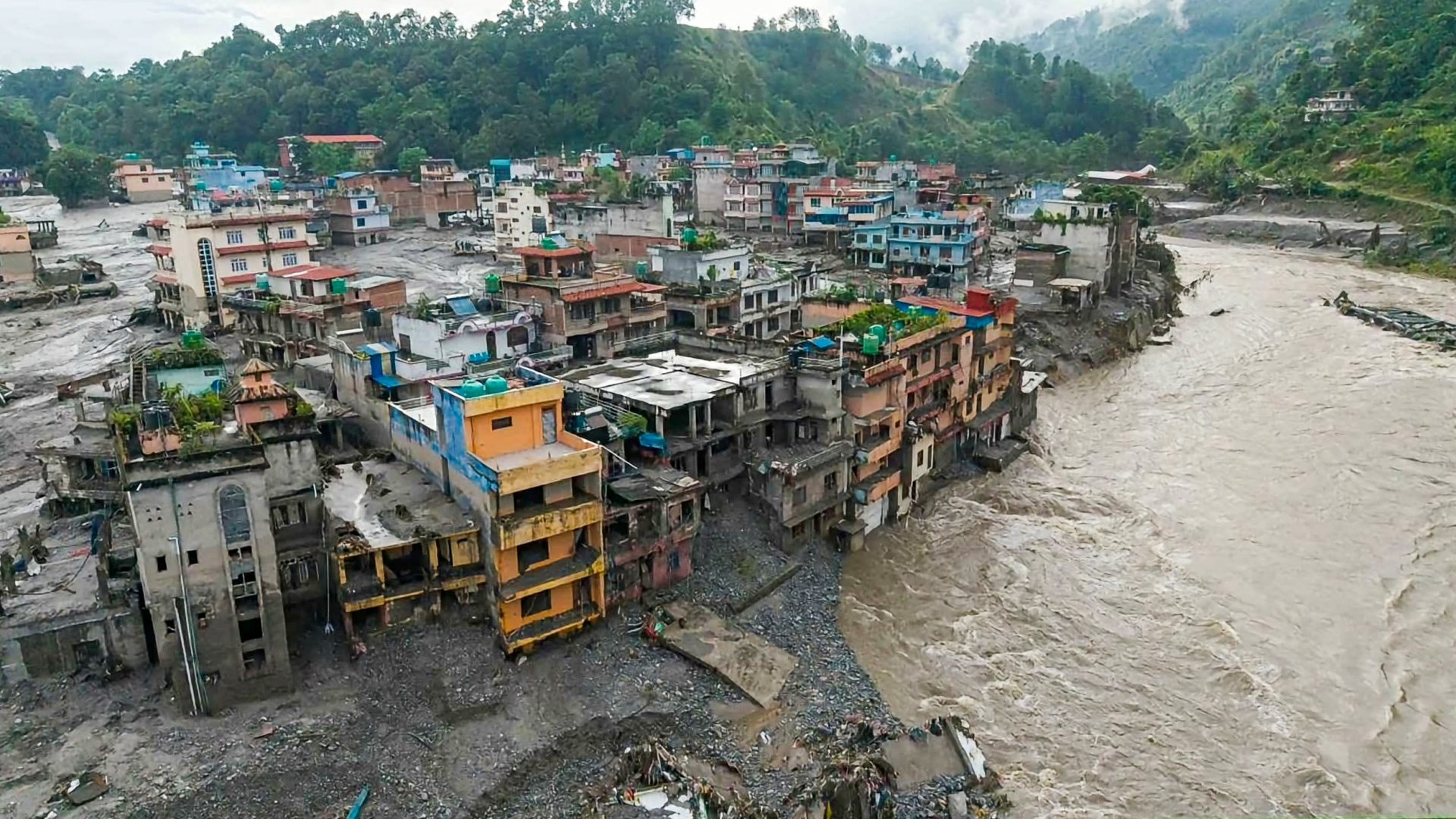 नेपाल में विनाशकारी बाढ़ से मरने वालों की संख्‍या बढ़कर 392 हुई, 1468 लोग अभी भी लापता