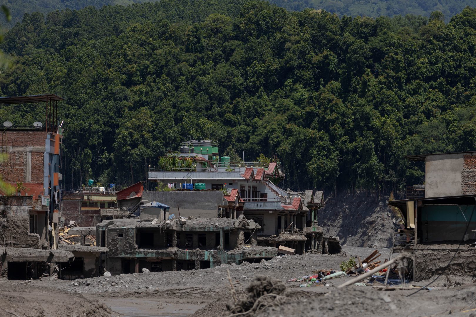Nepal Flash Floods: Death toll rises to on 1200; more than 5,000 people still missing news image
