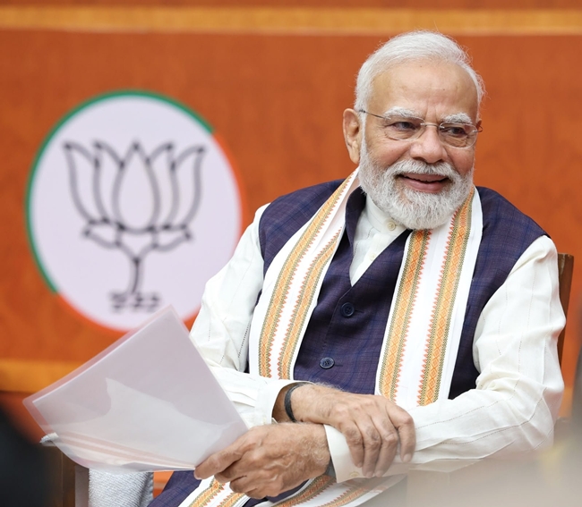 PM Modi meets BJP’s newly formed team in Delhi; Party passes resolution regarding honour & protection of historic legacy of ‘Vande Mataram’