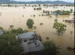 অসমের বন্যায় গতকাল গোলাঘাট জেলায় আরও ১ জনের মৃত্যুর ফলে বন্যাজনিত কারণে মৃতের সংখ্যা বেড়ে দাঁড়াল ৯৯-এ।