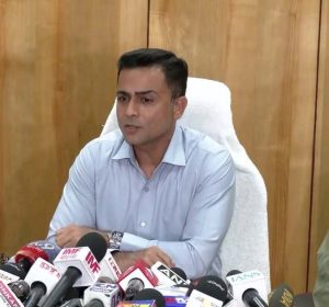 বর্ধমান থেকে ধৃত জৈশ জঙ্গী হামিম মণ্ডল নিরাপত্তা বাহিনীর উর্দি ব্যবহার করে দিল্লির যন্তর মন্তরে নাশকতার ছক কষেছিল বলে রাজ্য পুলিসের STF জানিয়েছে
