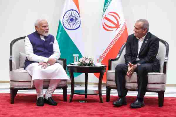 बिश्केक में प्रधानमंत्री मोदी ने ईरान के राष्ट्रपति मसूद पेज़ेश्कियन के साथ की द्विपक्षीय बैठक