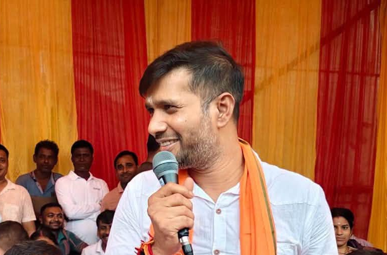রাজ্য সরকার তাঁত শিল্পীদের স্বাস্থ্যপরিষেবা দিতে স্বাস্থ্যমেলা আয়োজনের পরিকল্পনা নিয়েছে