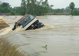 West Bengal: Flood-like situation in southern part after rivers breach embankments West Bengal: Flood-like situation in southern part after rivers breach embankments