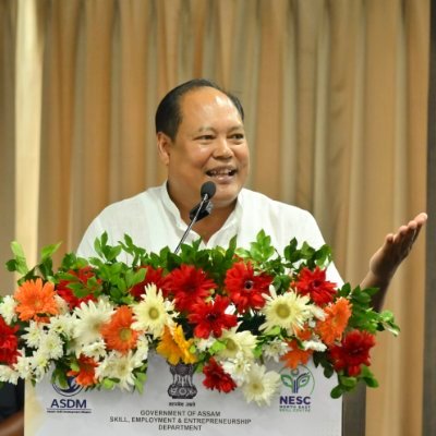 দিছপুৰৰ জনতা ভৱনত মন্ত্ৰী বিশ্বজিৎ দৈমাৰীৰ পৰ্যালোচনা বৈঠক