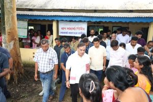 অন্তৱর্তীকালীন বান সাহায্য হিচাপে ১৫ হাজাৰ টকাকৈ প্ৰথম কিস্তি প্ৰদান
