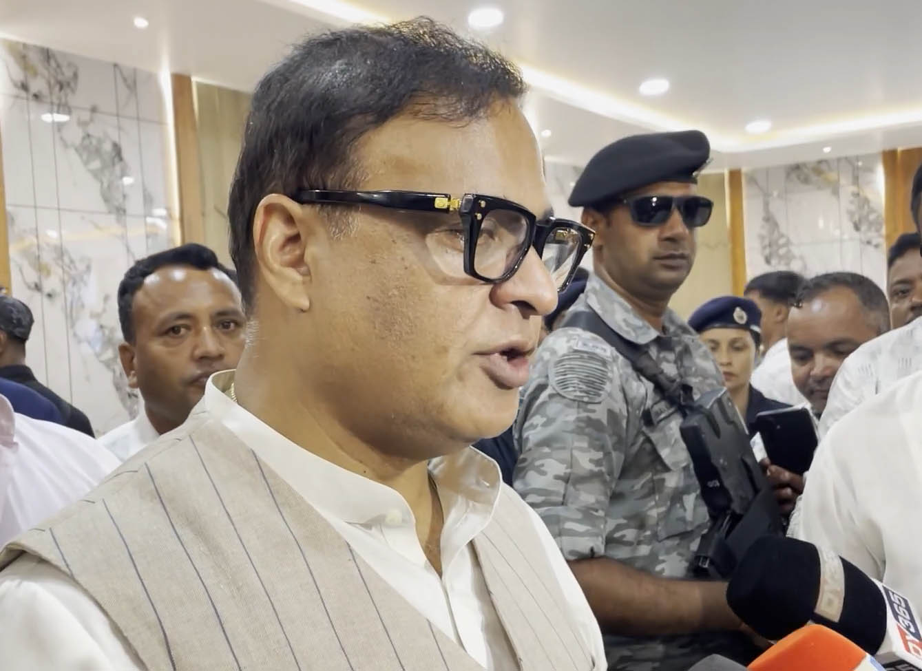 যোৰহাট সন্মিলন কেন্দ্ৰত মুখ্যমন্ত্রী ড০ হিমন্ত বিশ্ব শৰ্মাৰ বৈঠক