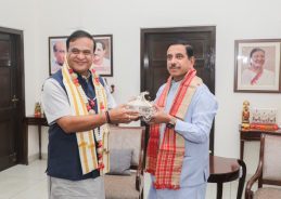 কেন্দ্রীয় মন্ত্রী প্রহ্লাদ যোশীক সাক্ষাৎ মুখ্যমন্ত্রী ড০ হিমন্ত বিশ্ব শর্মাৰ
