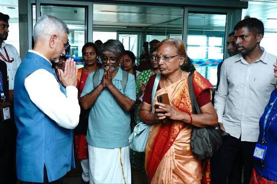 EAM Dr S Jaishankar meets 21 Tamil Nadu pilgrims rescued from Nepal