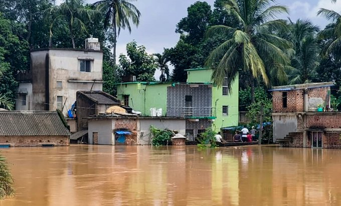 गुजरात, उड़ीसा, केरलम में बाढ़ की स्थिति, गुजरात के छह जिलों में तेज बारिश का रेड अलर्ट