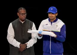 ग्लासगो राष्ट्रमंडल खेलों के समापन समारोह में अहमदाबाद को सौंपा गया राष्ट्रमंडल खेल ध्वज और होस्ट बैटन ग्लासगो राष्ट्रमंडल खेलों के समापन समारोह में अहमदाबाद को सौंपा गया राष्ट्रमंडल खेल ध्वज और होस्ट बैटन