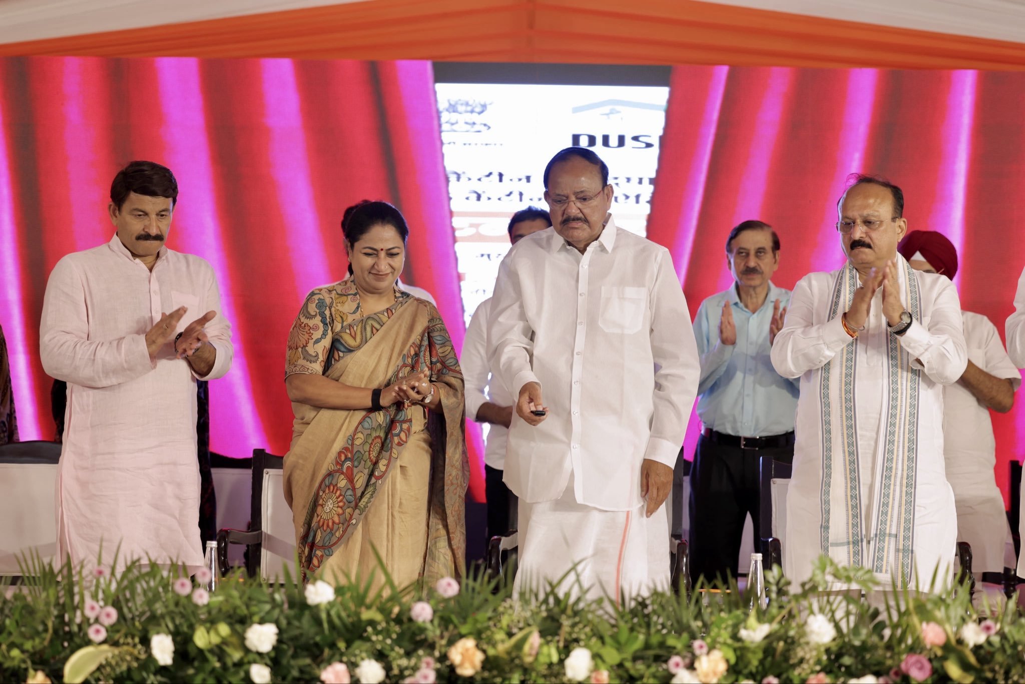 पूर्व उपराष्ट्रपति एम. वेंकैया नायडू ने तिमारपुर से 25 नई अटल कैंटीनों का उद्घाटन किया